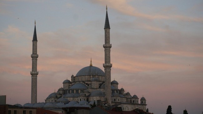 Fatih Camii ve Havariyyun Kilisesi